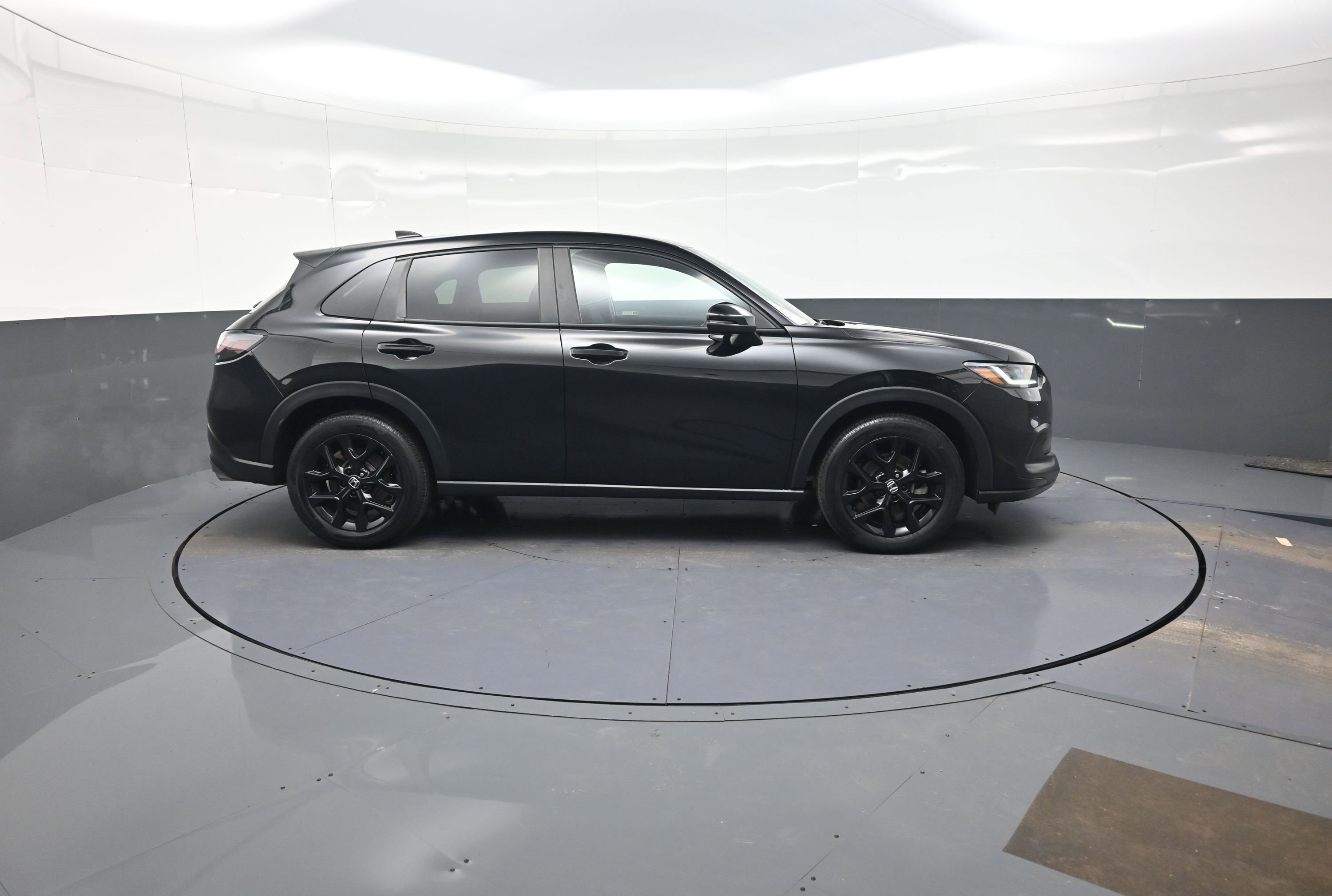 Used 2023 Honda HR-V Sport image 2