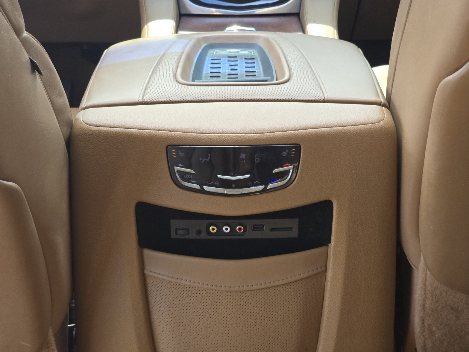 Used 2016 Cadillac Escalade Platinum AWD/4WD image 25
