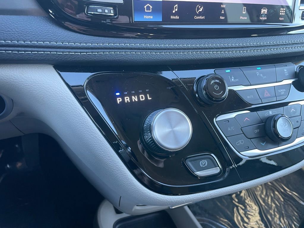 Used 2024 Chrysler Pacifica Select image 13