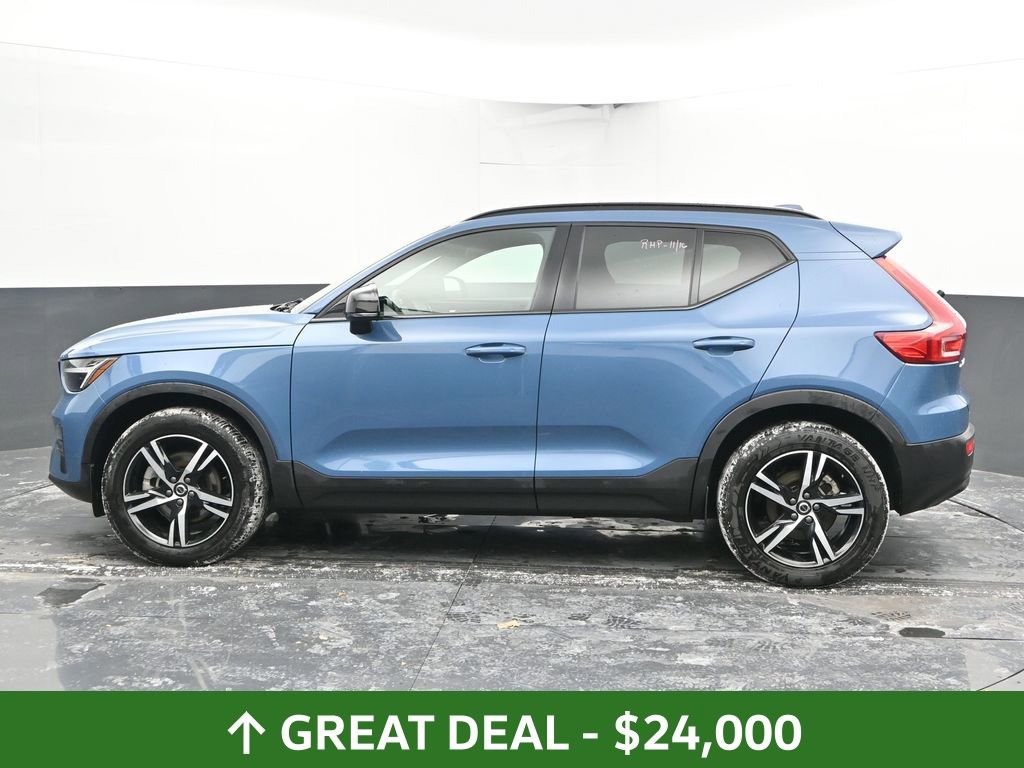 Used 2024 Volvo XC40 B5 Core image 8