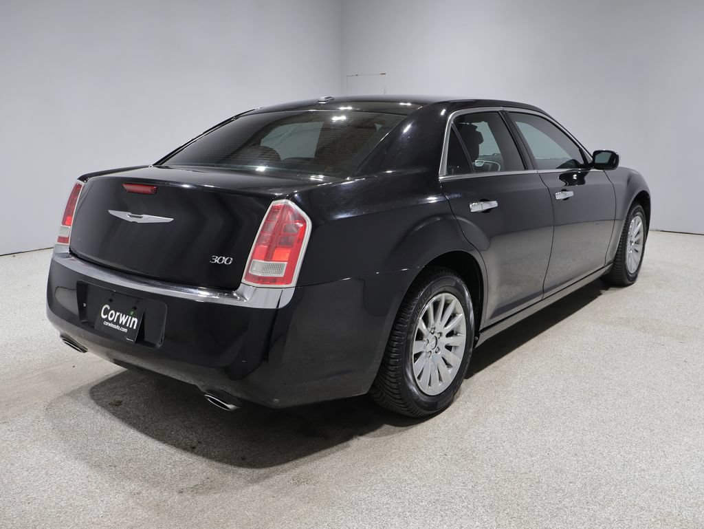 Used 2013 Chrysler 300 RWD image 14