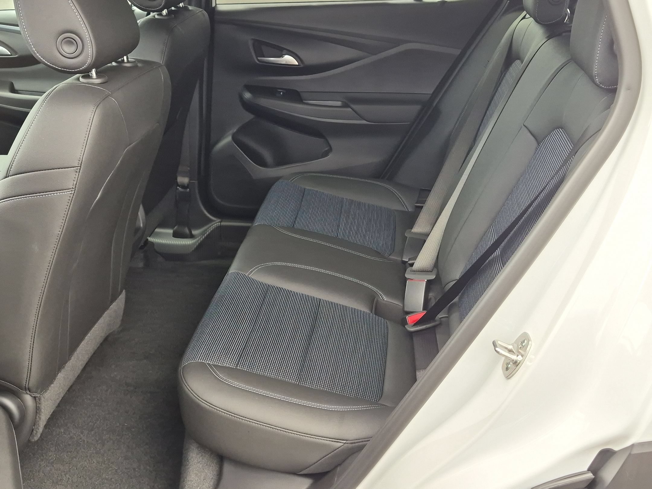 Certified 2025 Buick Envista Preferred w/ Advanced Safety Package FWD image 23