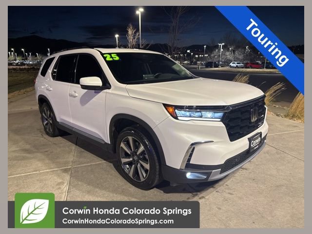 Used 2025 Honda Pilot Touring image 1
