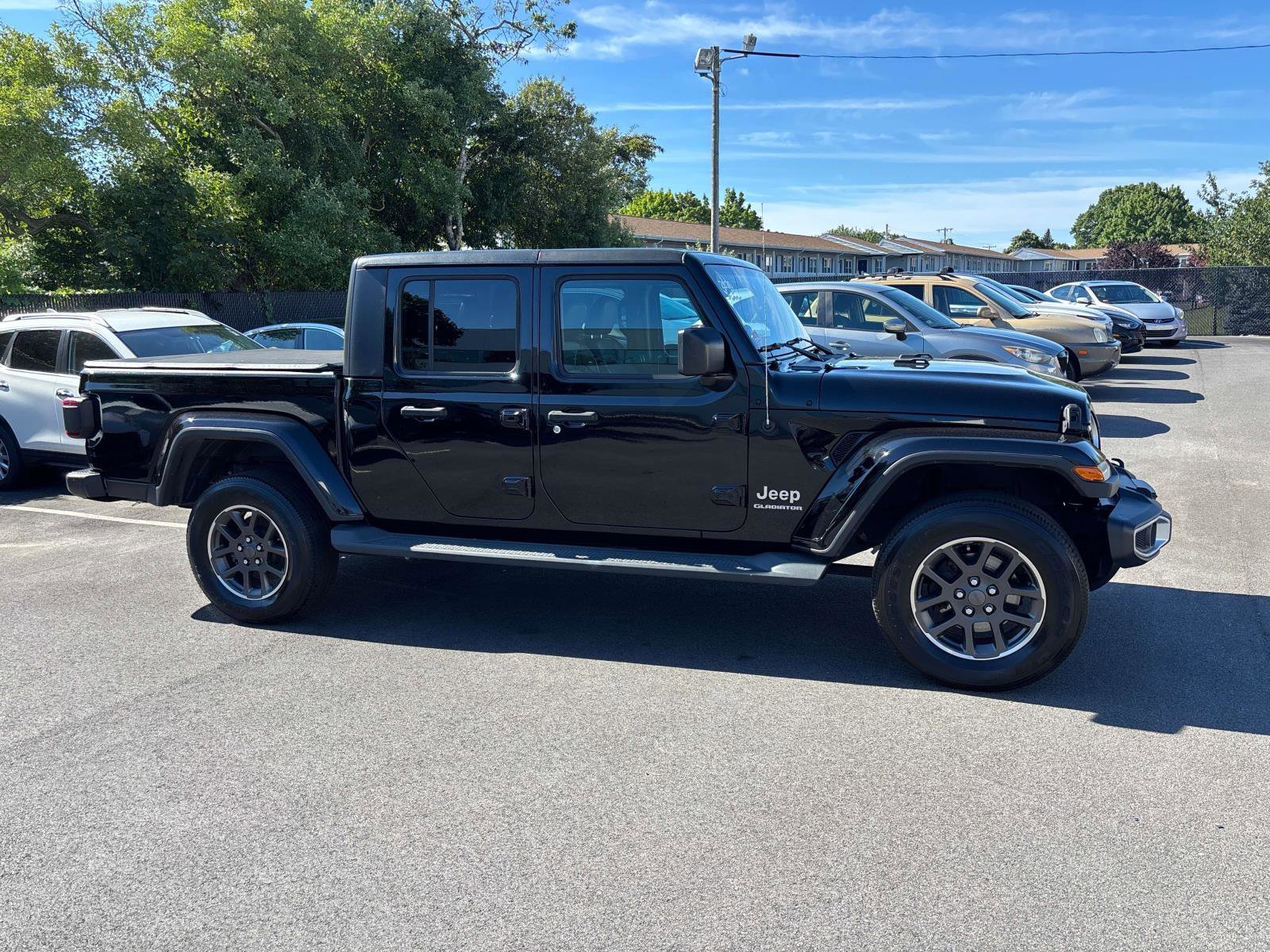 Used 2020 Jeep Gladiator Overland AWD/4WD image 4