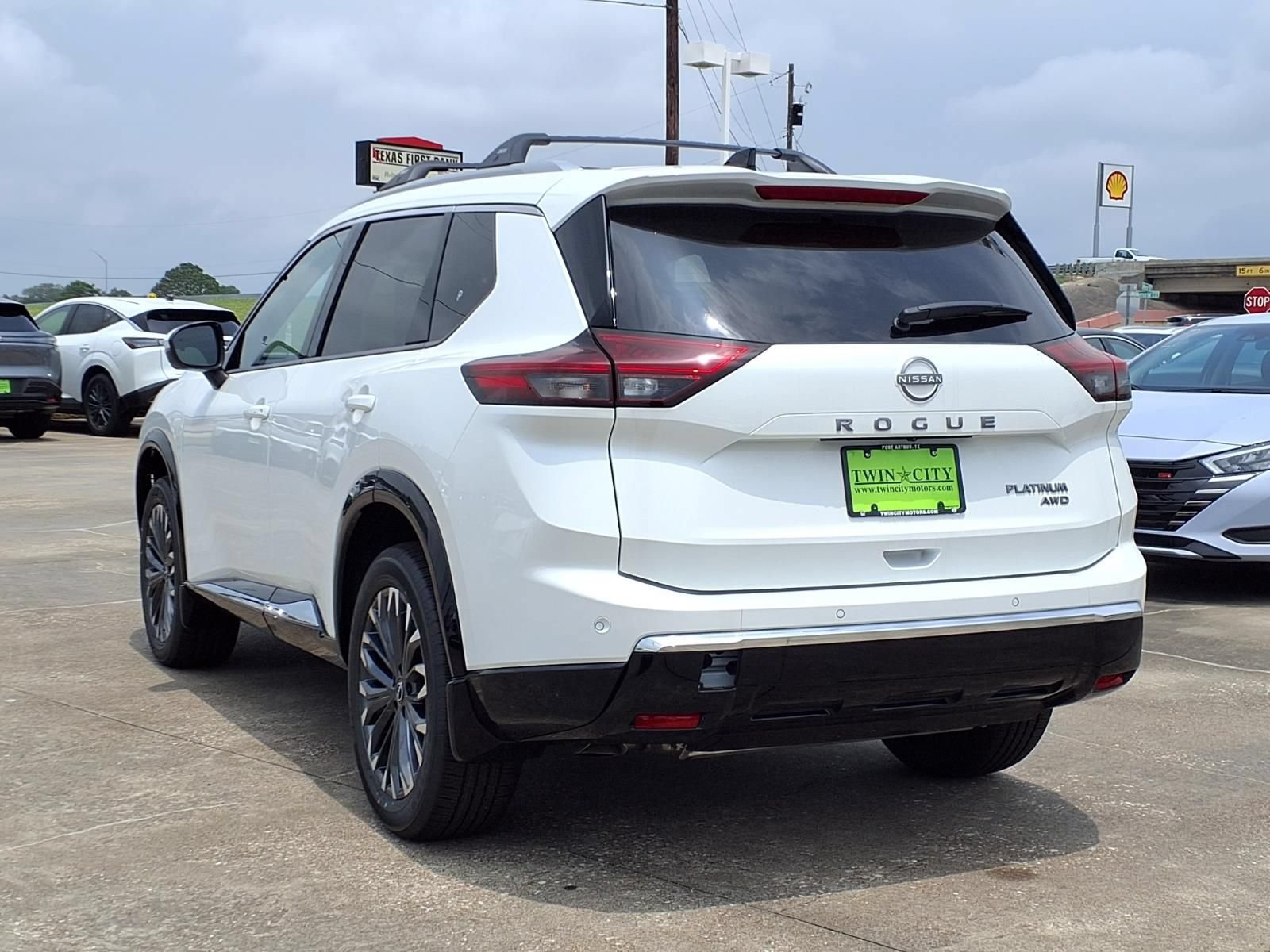 New 2026 Nissan Rogue Platinum AWD/4WD image 2