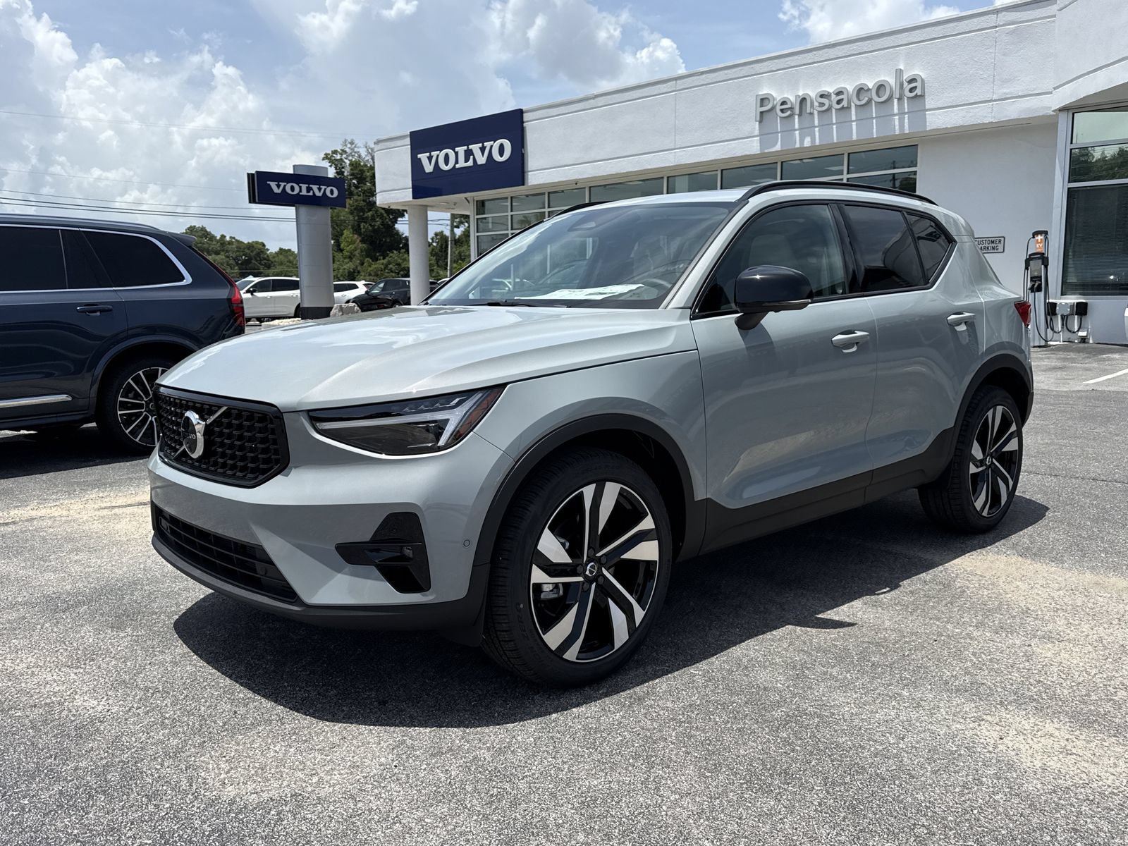 New 2026 Volvo XC40 B5 Ultra w/ Protection Package Premier