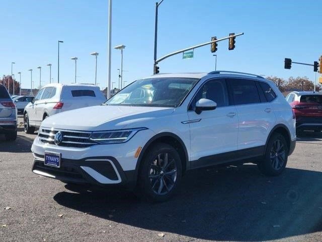 Certified 2024 Volkswagen Tiguan SE image 5