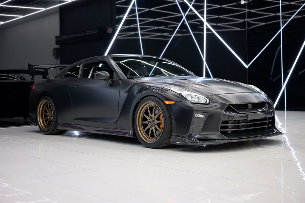 Used 2018 Nissan GT-R Premium image 1
