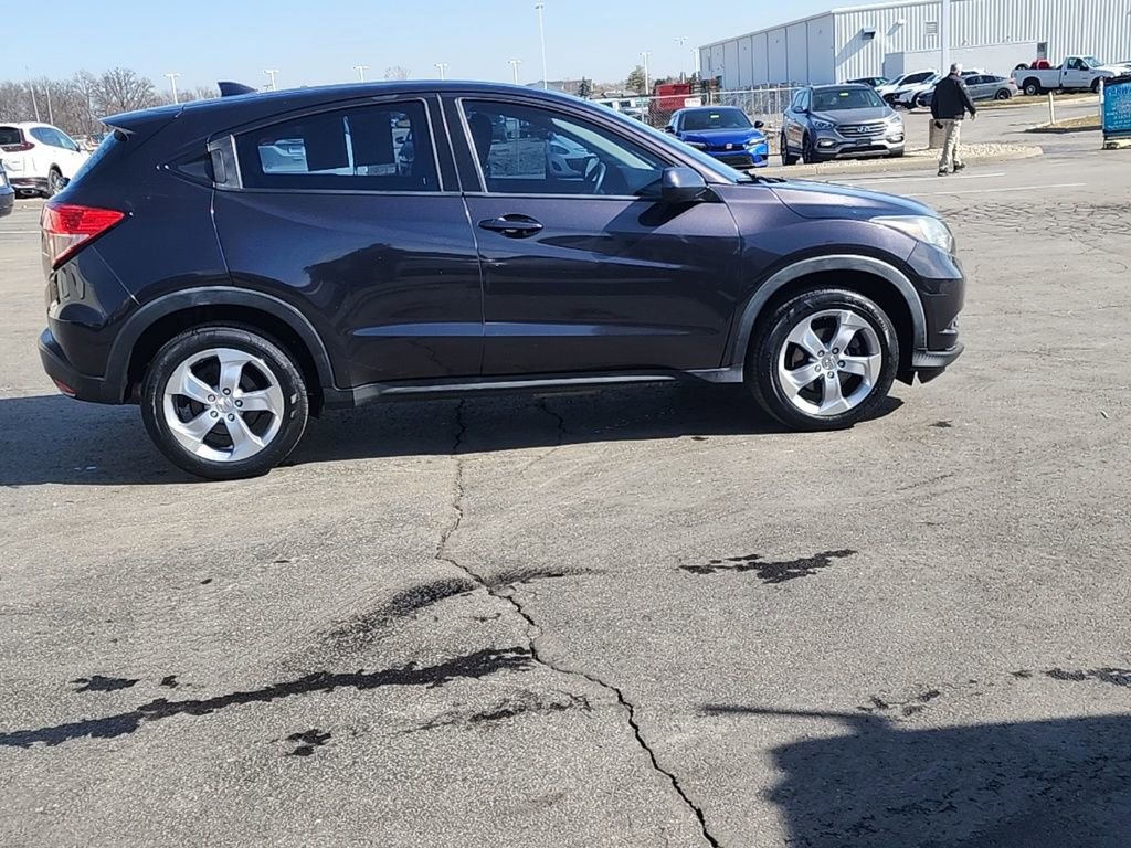 Used 2016 Honda HR-V LX image 9