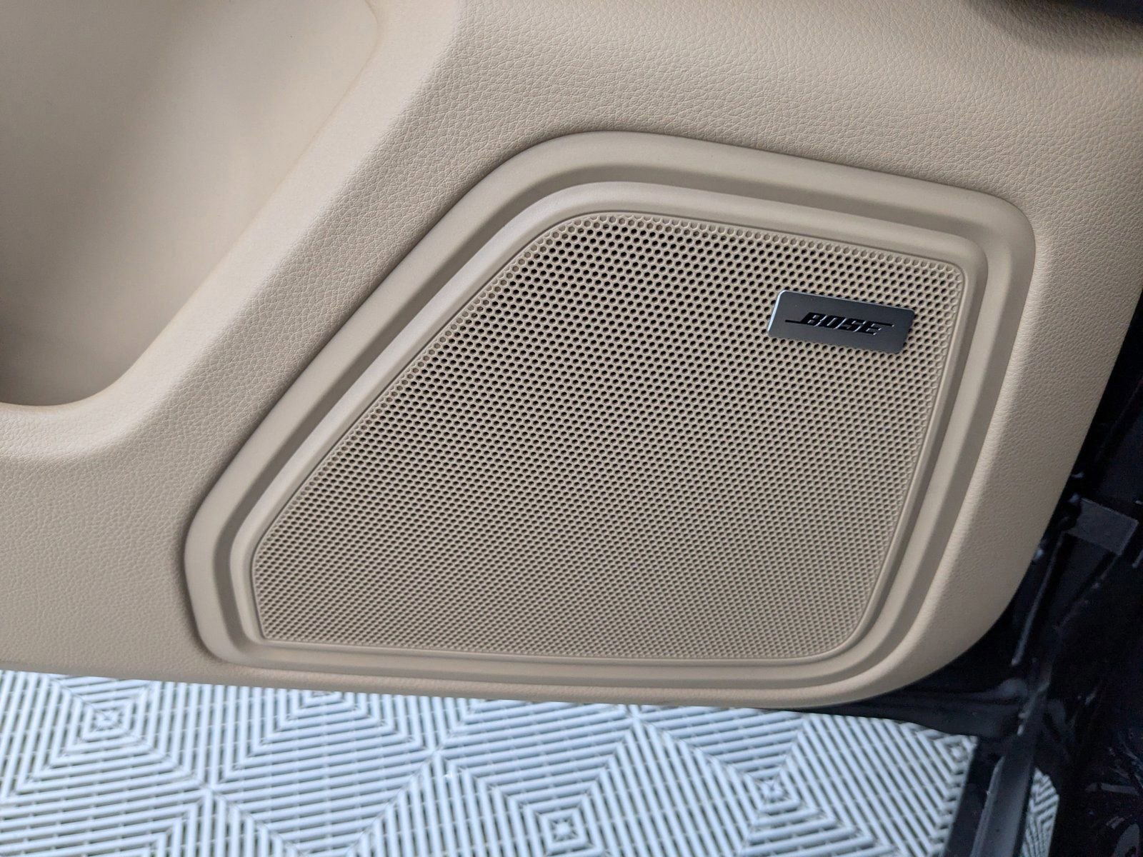 New 2026 Porsche Macan image 23