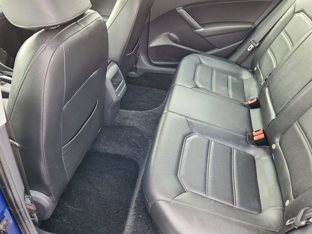 Used 2017 Volkswagen Passat 1.8T R-Line w/ R-Line Lighting Package image 8