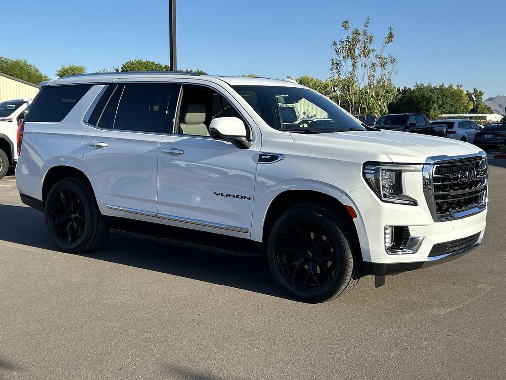 Used 2022 GMC Yukon SLT w/ SLT Premium Package image 2