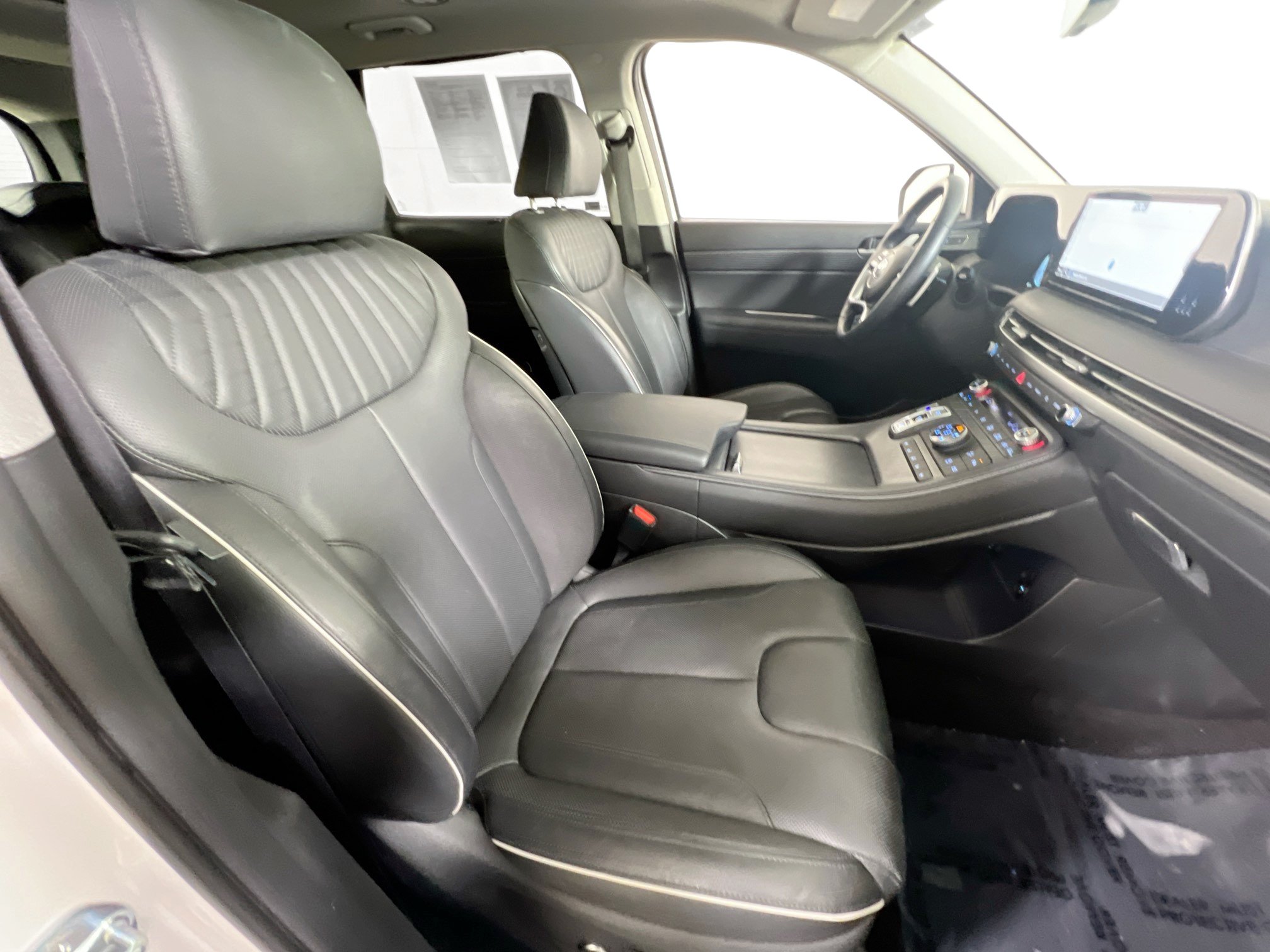 Used 2023 Hyundai Palisade Limited w/ Winter Package AWD/4WD image 31