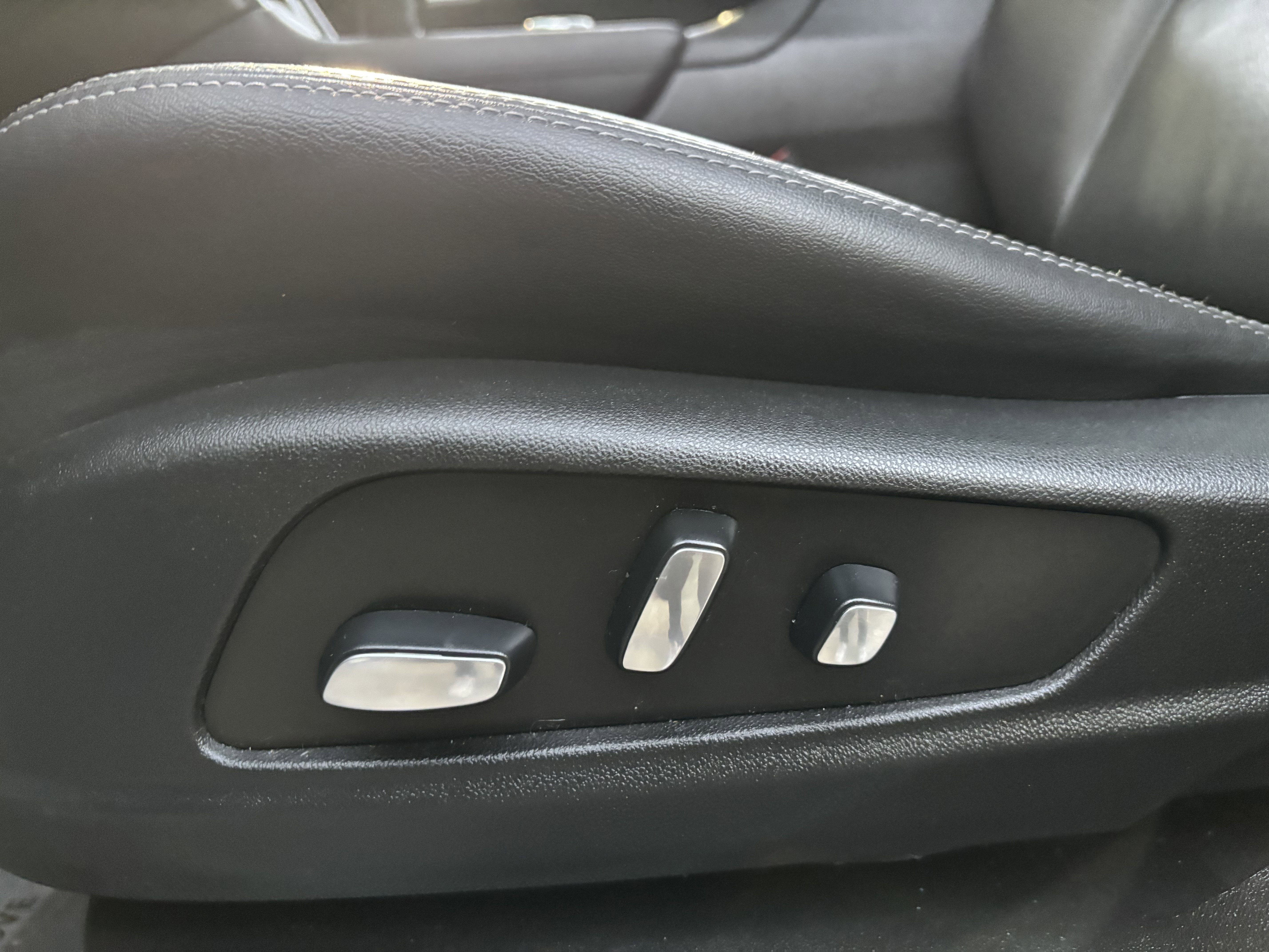 Used 2020 Cadillac XT5 Premium Luxury image 19