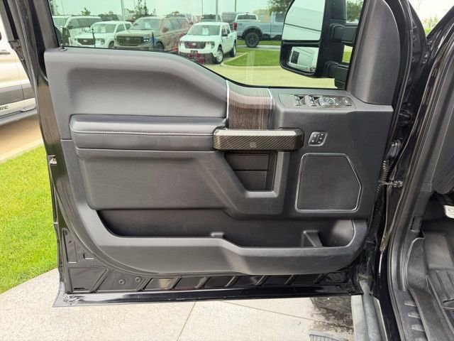 Used 2021 Ford F250 Lariat w/ Lariat Ultimate Package AWD/4WD image 9