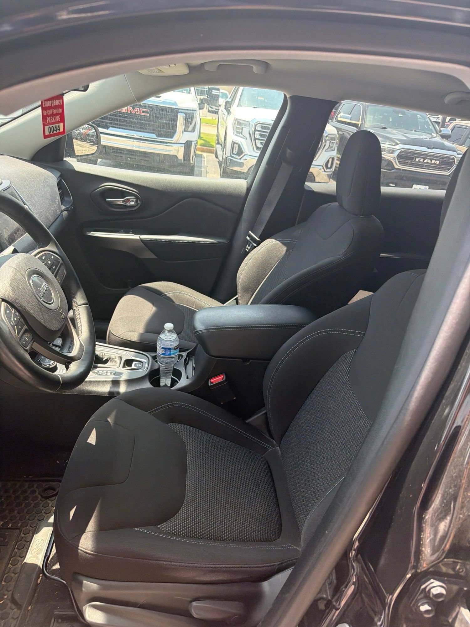 Used 2019 Jeep Cherokee Latitude w/ Cold Weather Group AWD/4WD image 6