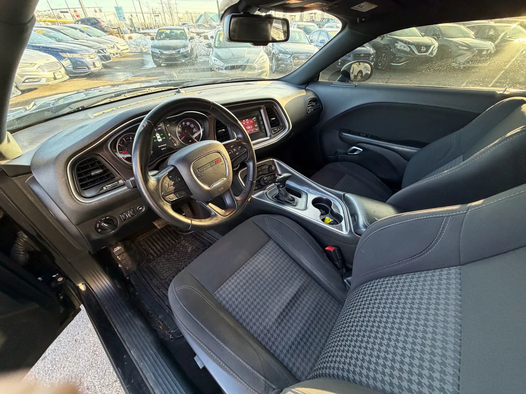 Used 2016 Dodge Challenger SXT image 22