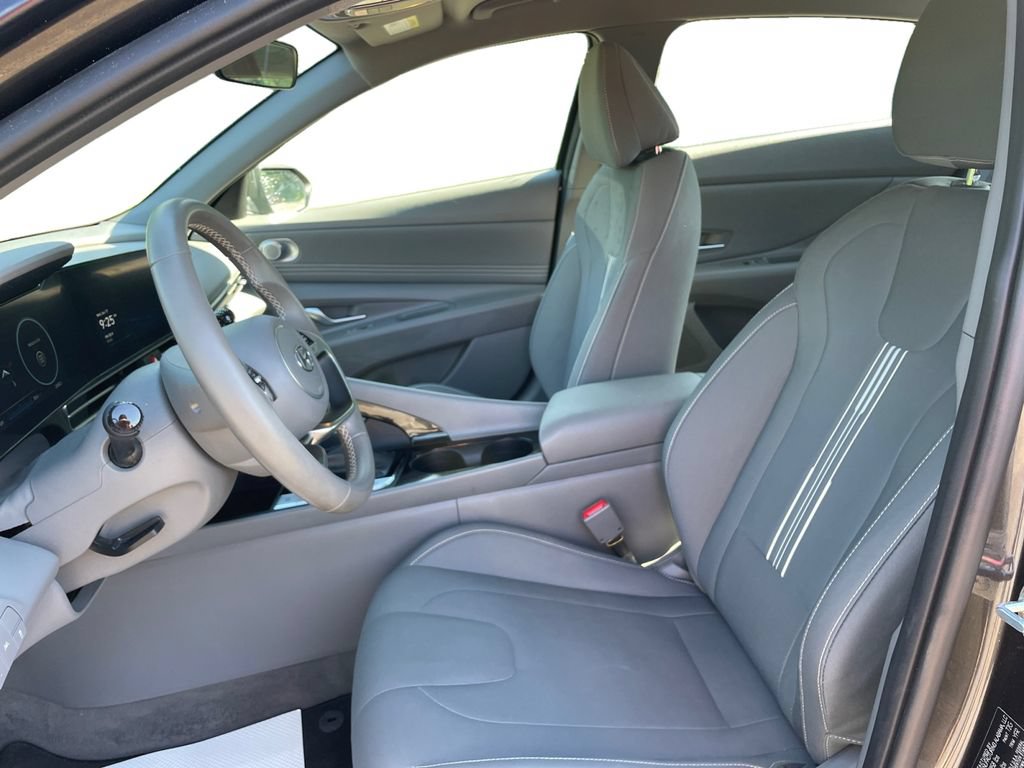 Used 2023 Hyundai Elantra SEL w/ Convenience Package FWD image 17