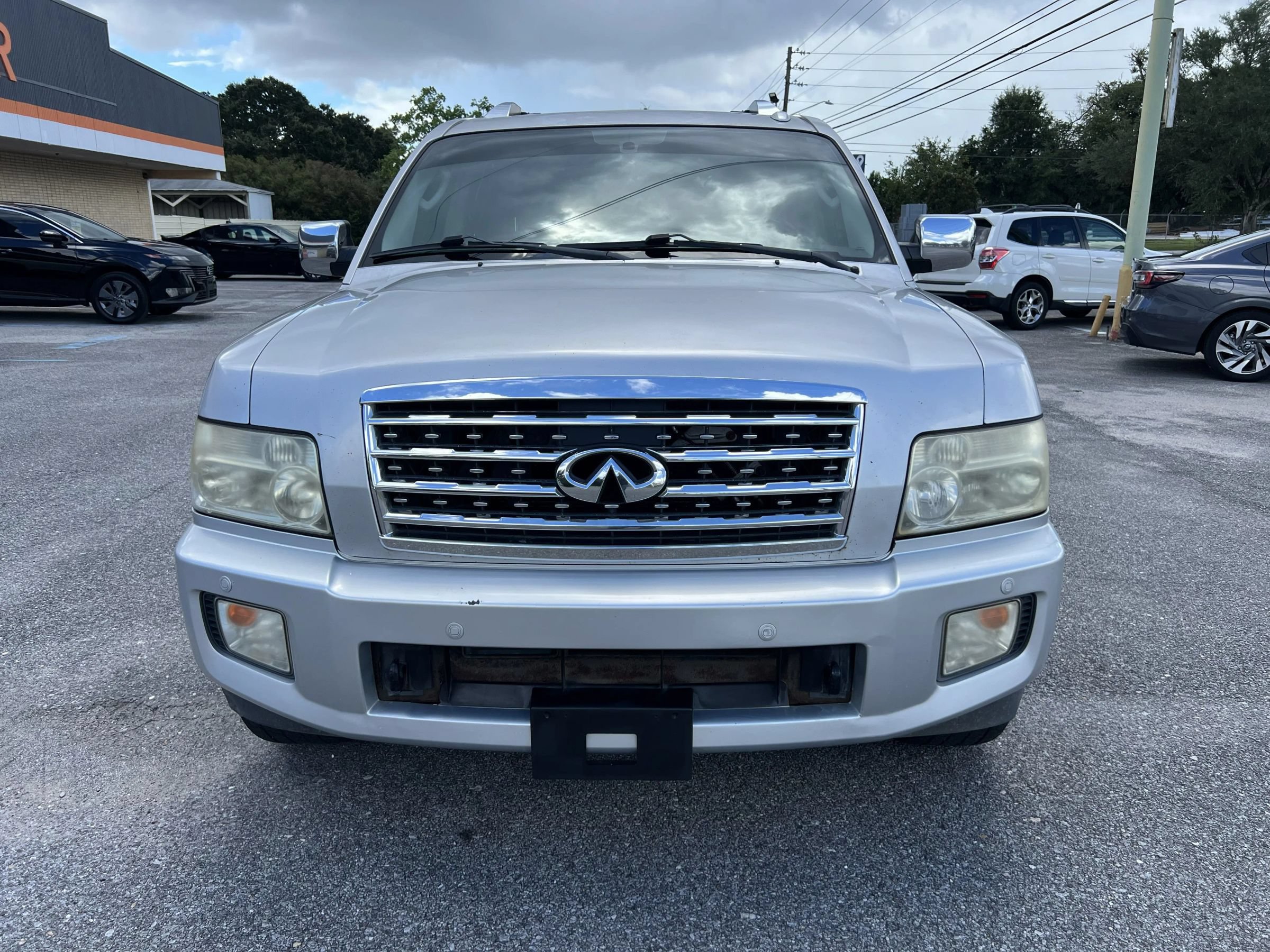 Used 2010 INFINITI QX56 4WD w/ Technology Pkg image 2