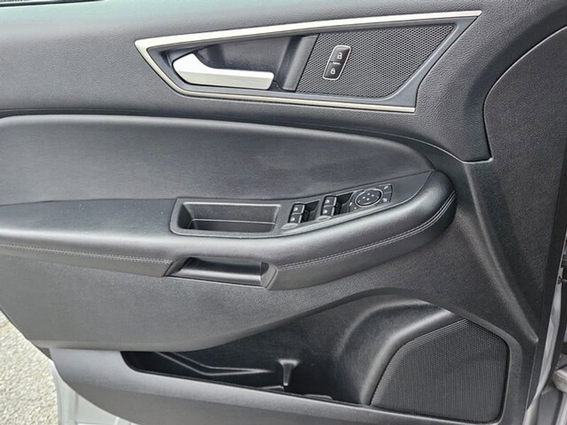 Used 2023 Ford Edge SEL image 31