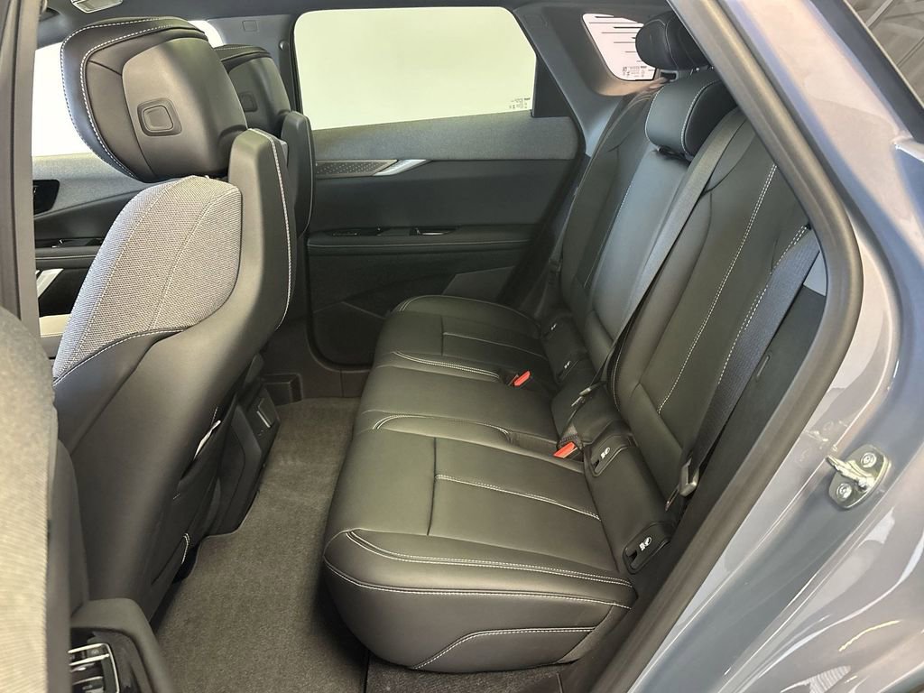 New 2025 Cadillac Optiq Luxury 1 w/ LPO, ONYX Package image 30