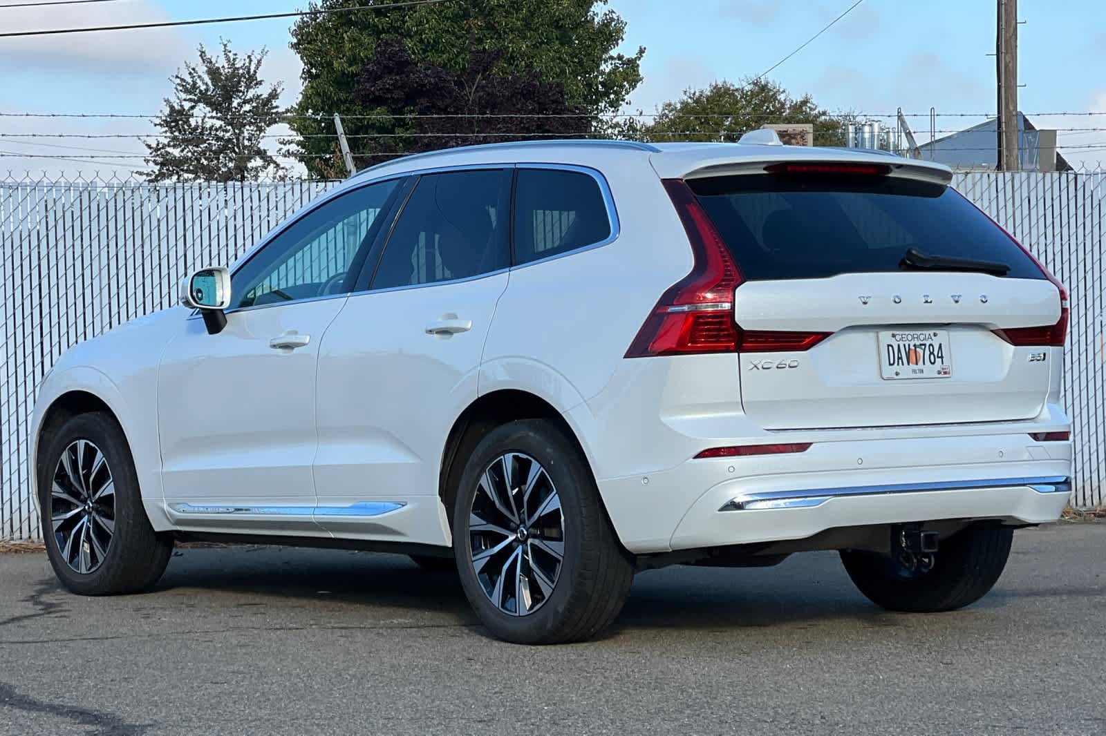 Used 2023 Volvo XC60 B5 Plus AWD/4WD image 5