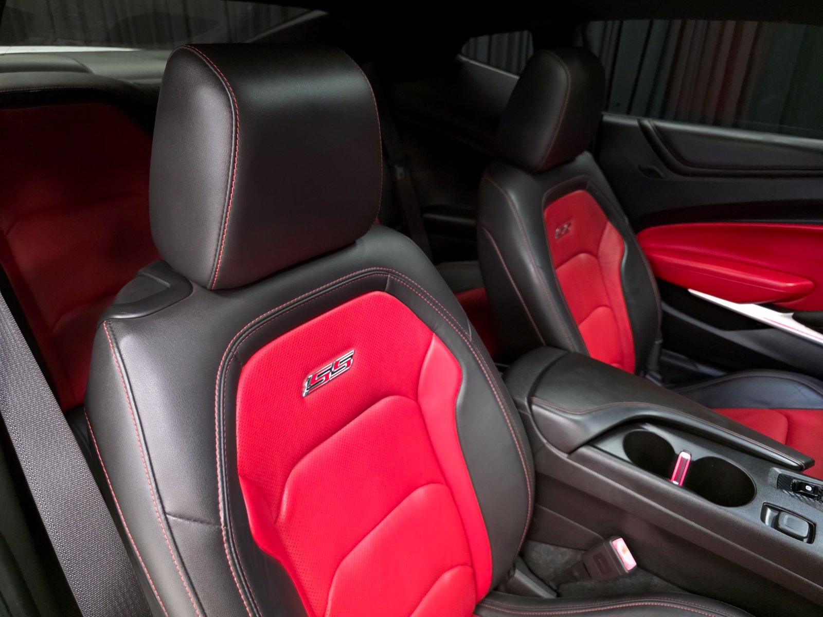 Used 2018 Chevrolet Camaro SS RWD image 37