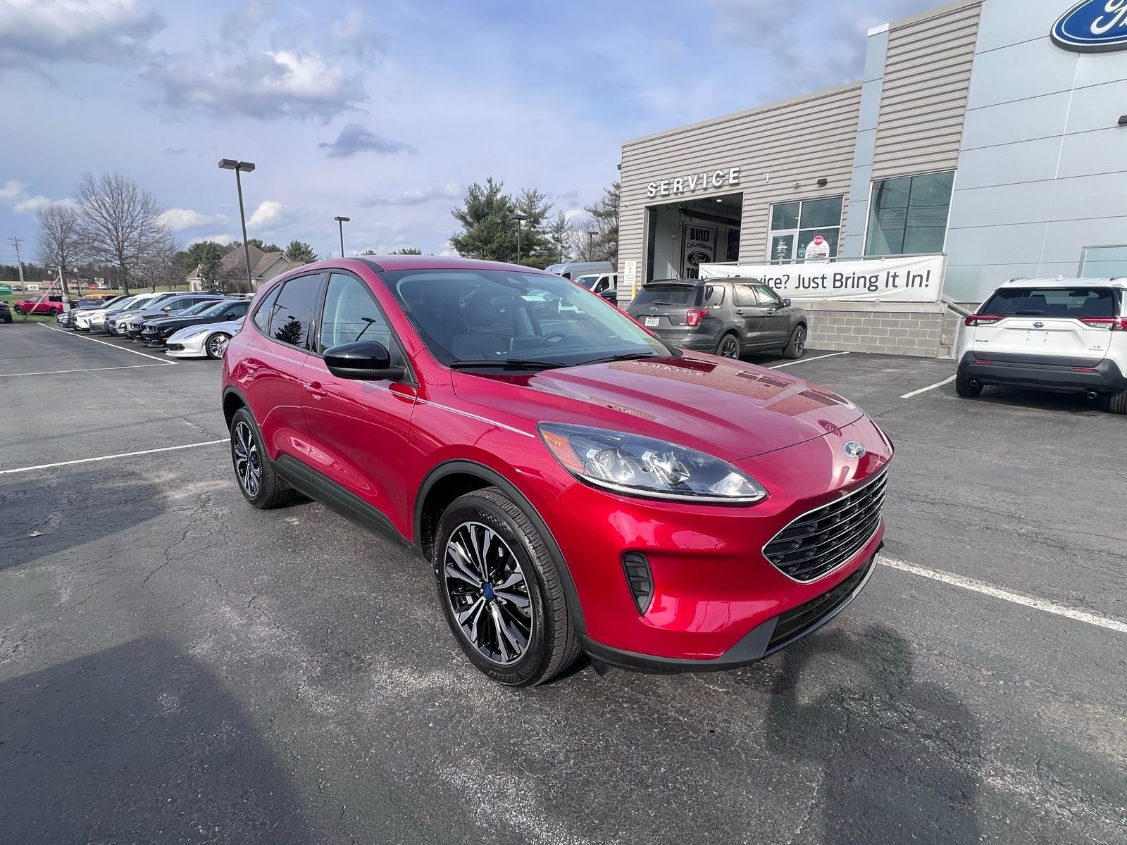 Used 2022 Ford Escape SE w/ SE Sport Appearance Package image 9