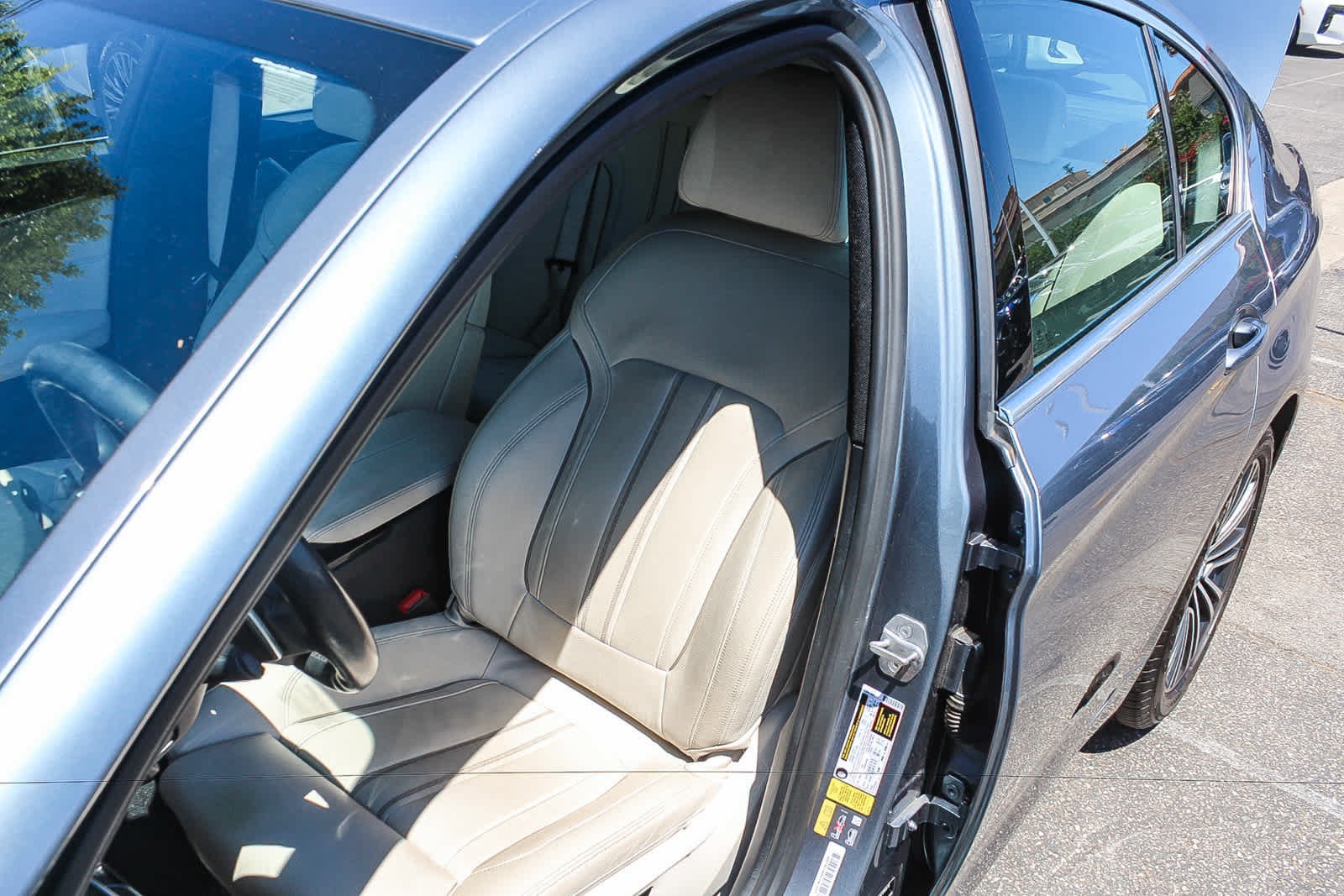 Used 2020 BMW 530e xDrive AWD/4WD image 25