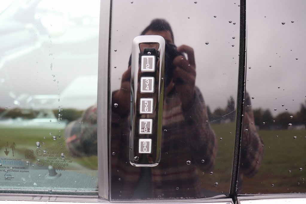 Used 2023 Ford F150 Lariat w/ Trailer Tow Package image 31