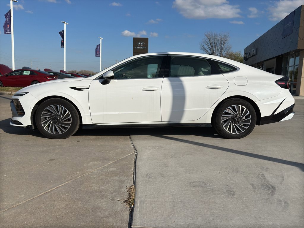 New 2025 Hyundai Sonata Limited FWD image 4