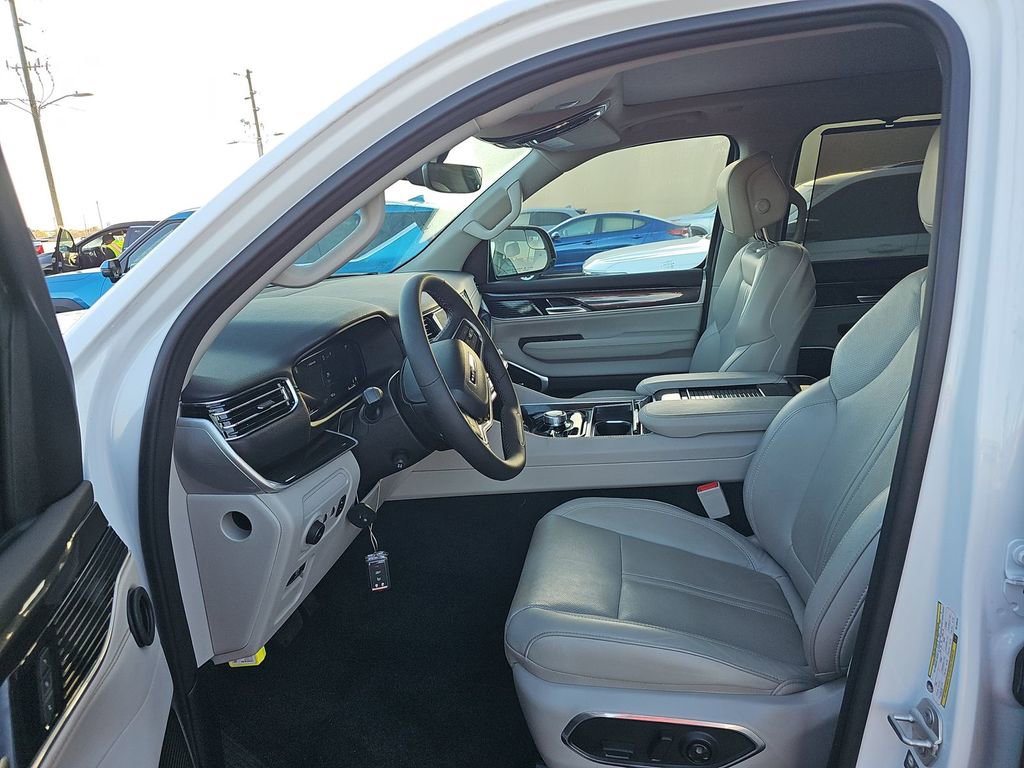 Used 2024 Jeep Wagoneer 4WD w/ Premium Group I image 4
