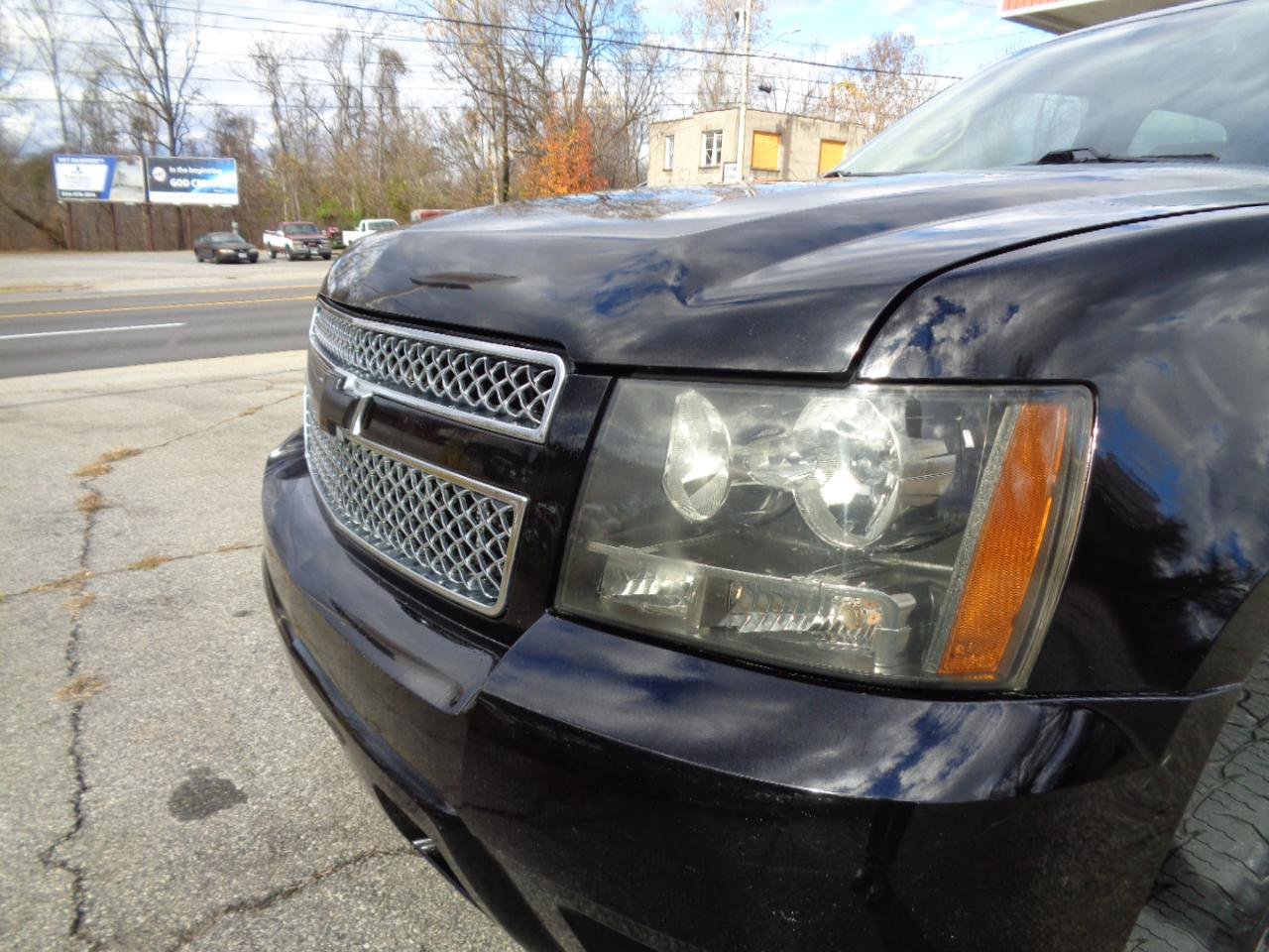 Used 2012 Chevrolet Tahoe LTZ AWD/4WD image 9