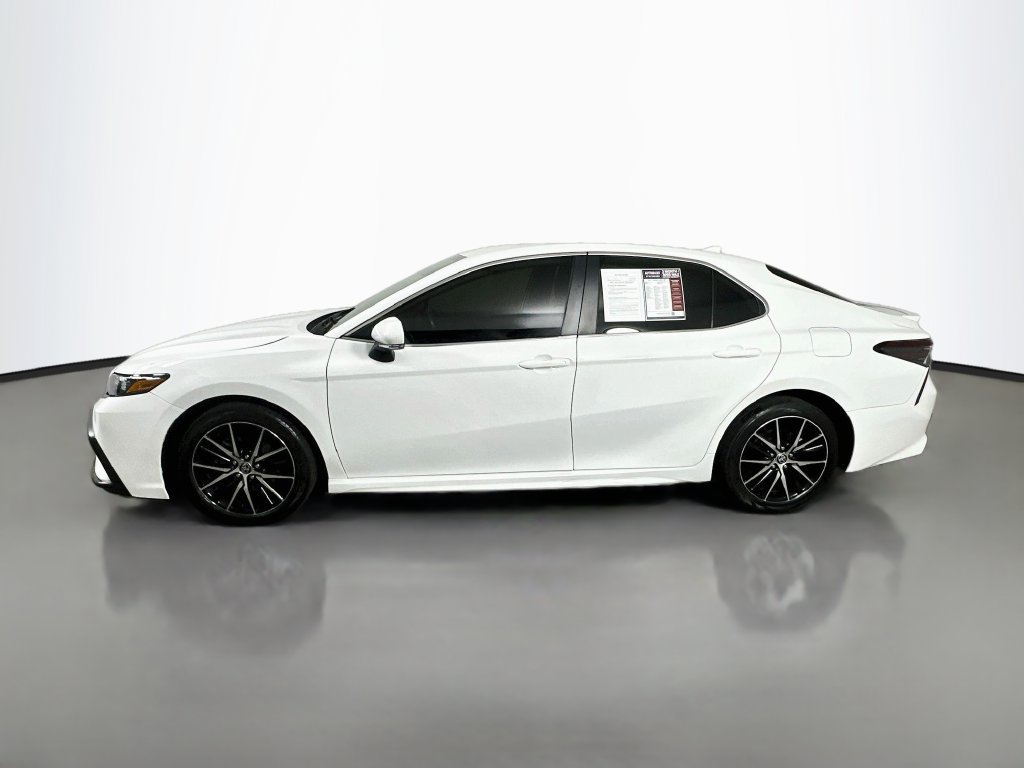 Used 2023 Toyota Camry SE FWD image 5