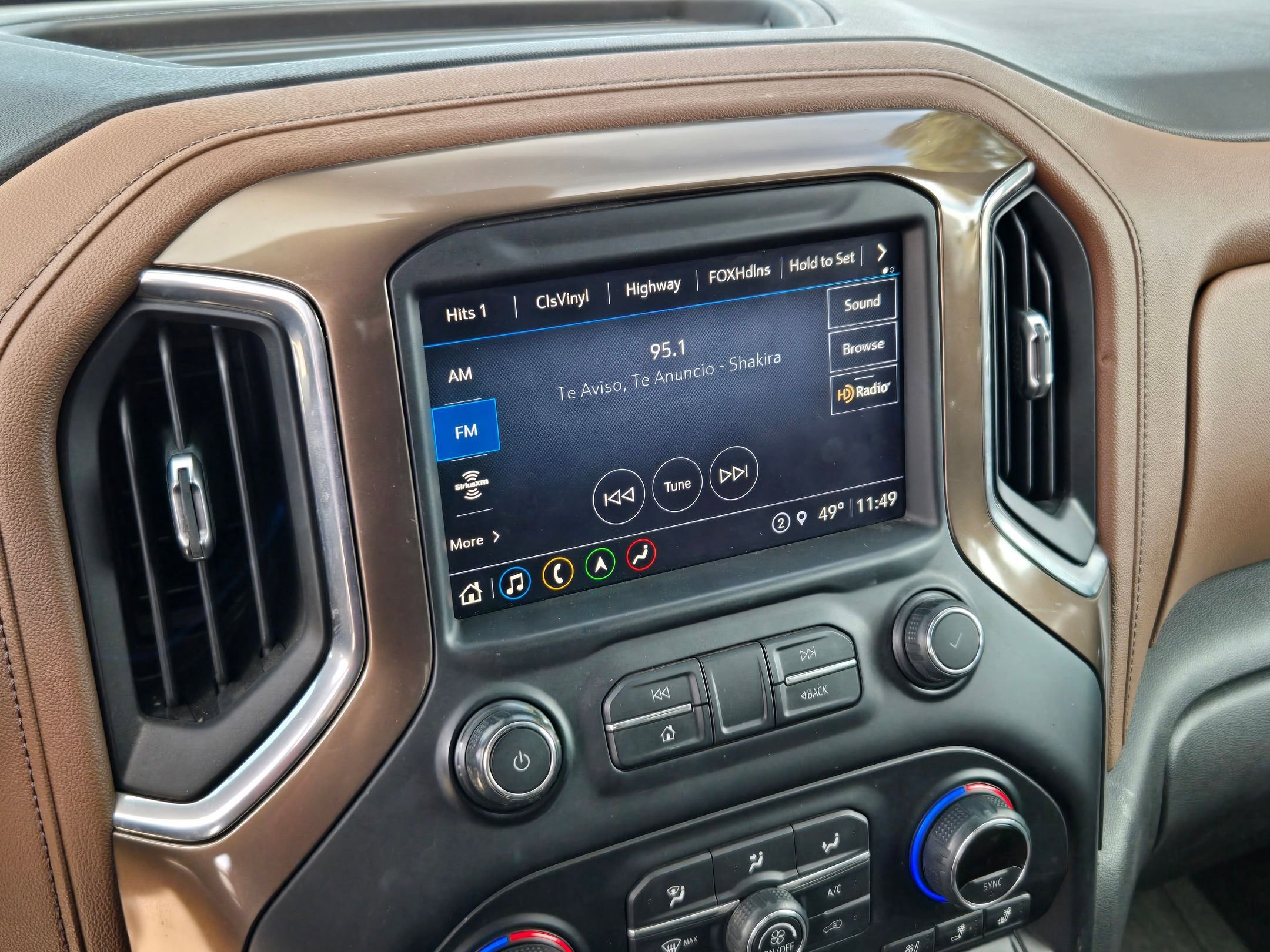 Used 2021 Chevrolet Silverado 1500 High Country w/ Technology Package image 17