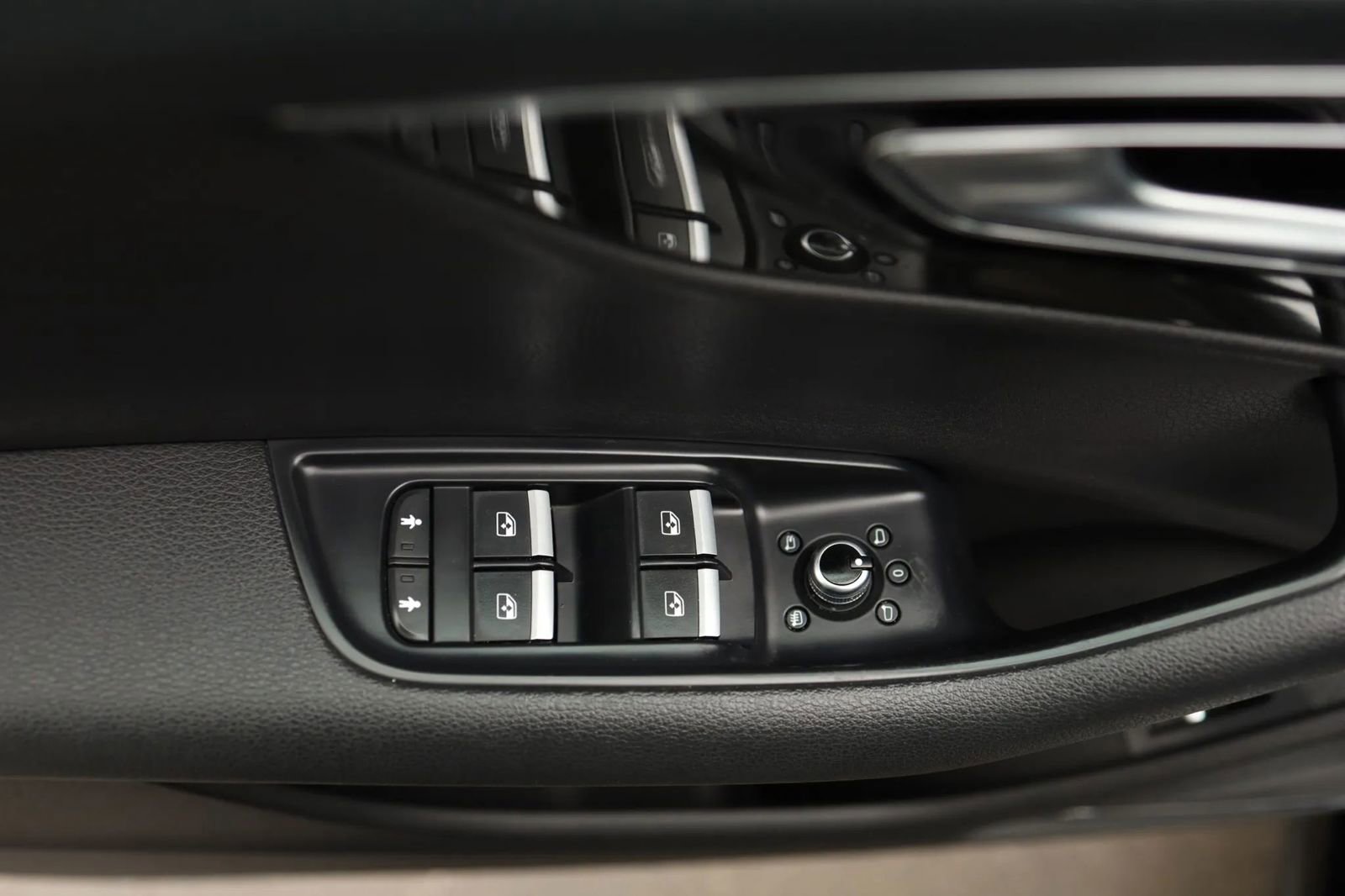 Used 2017 Audi Q7 3.0T Premium Plus w/ Premium Plus Package image 11