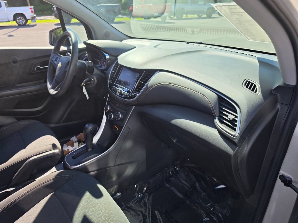 Used 2022 Chevrolet Trax LS w/ Tint and Cruise Package FWD image 25
