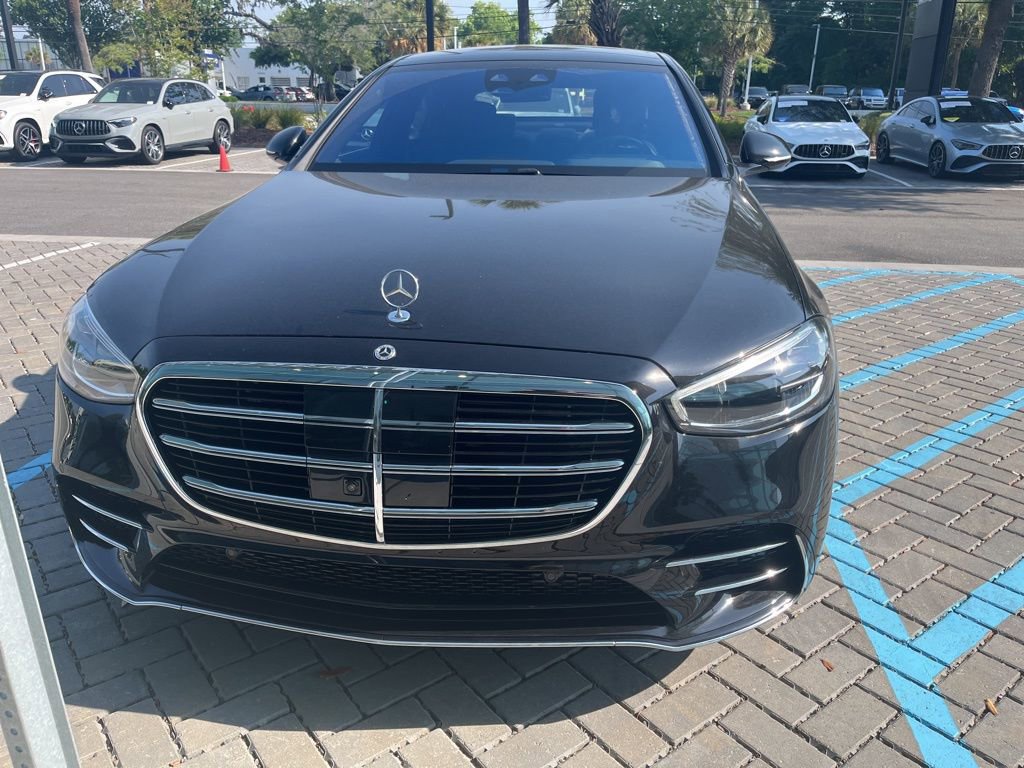 Used 2025 Mercedes-Benz S 580 4MATIC Sedan image 3