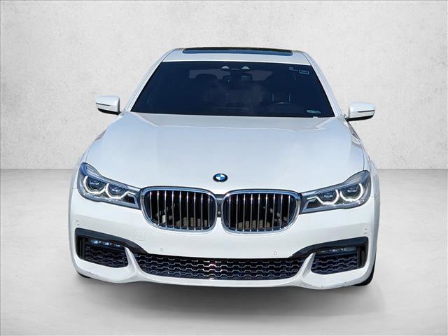 Used 2017 BMW 750i image 2