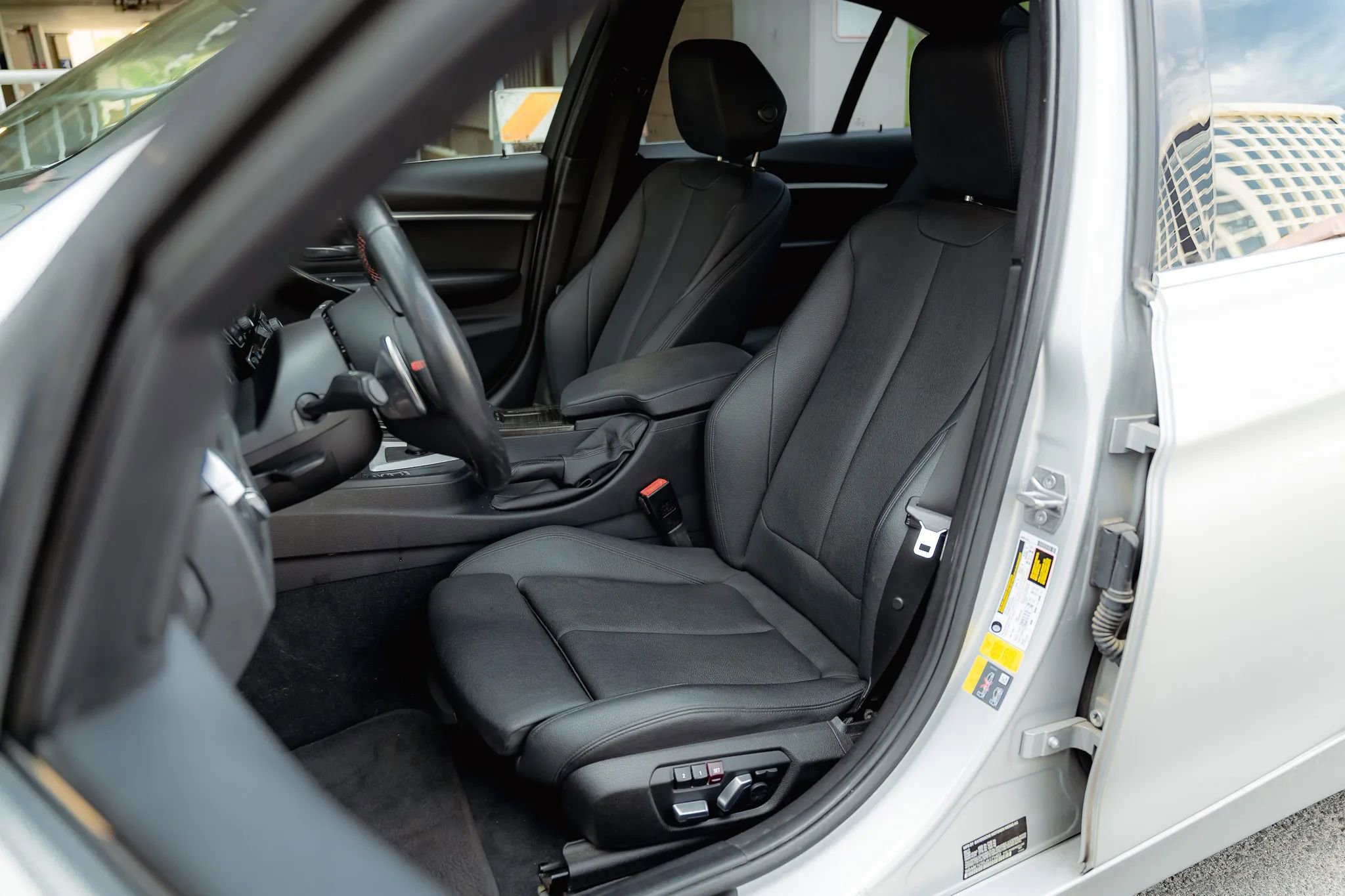 Used 2018 BMW 330e 330e iPerformance Sedan 4D image 49