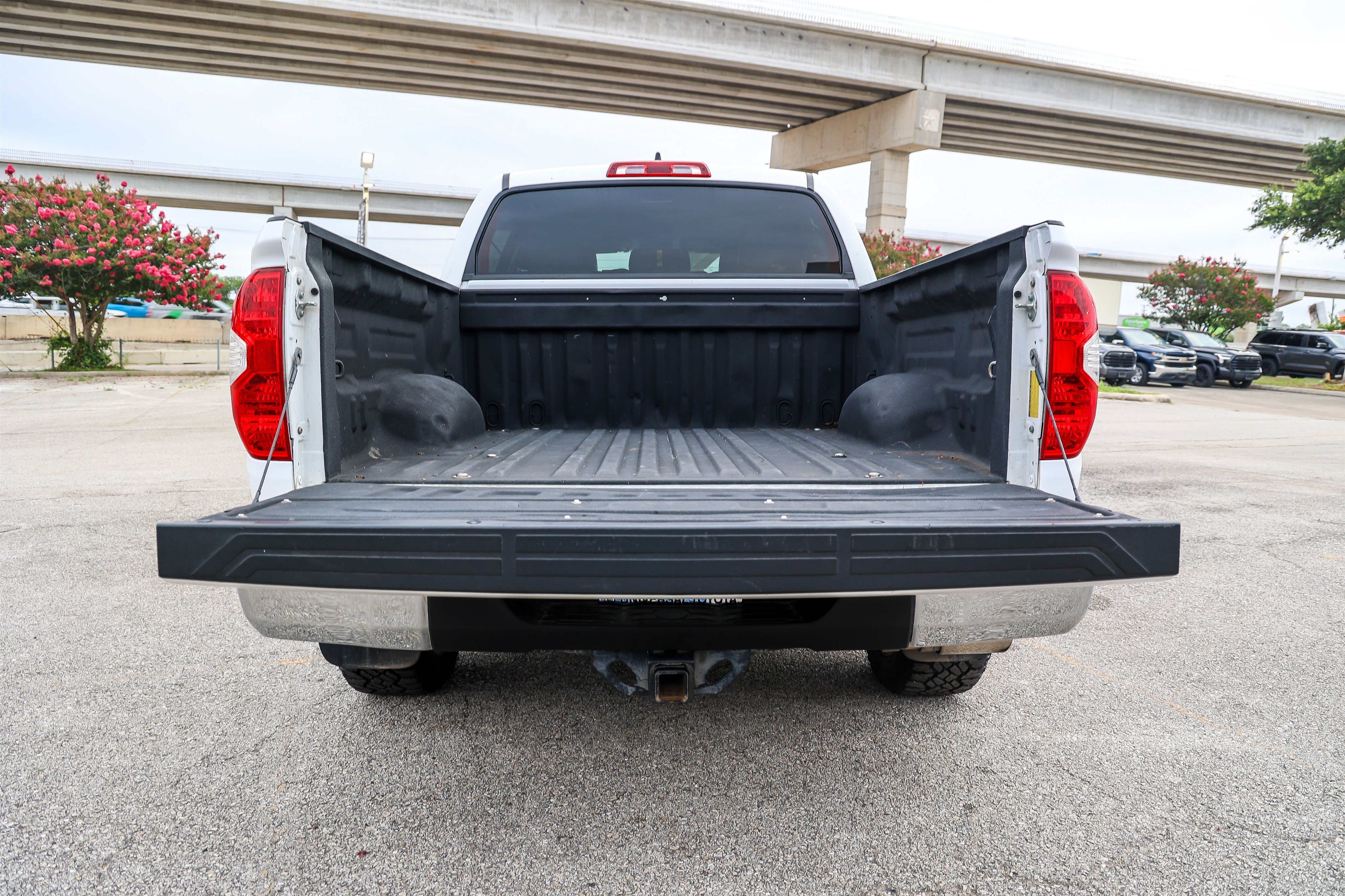 Used 2021 Toyota Tundra SR5 w/ SR5 Leather Package RWD image 12
