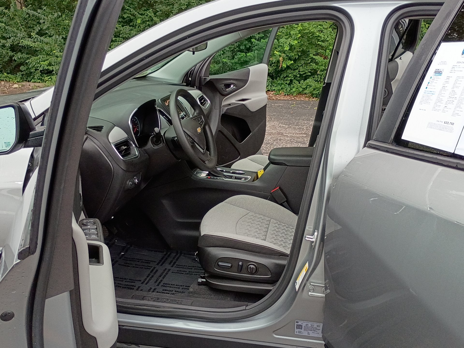 Used 2024 Chevrolet Equinox LS w/ LS Convenience Package FWD image 11