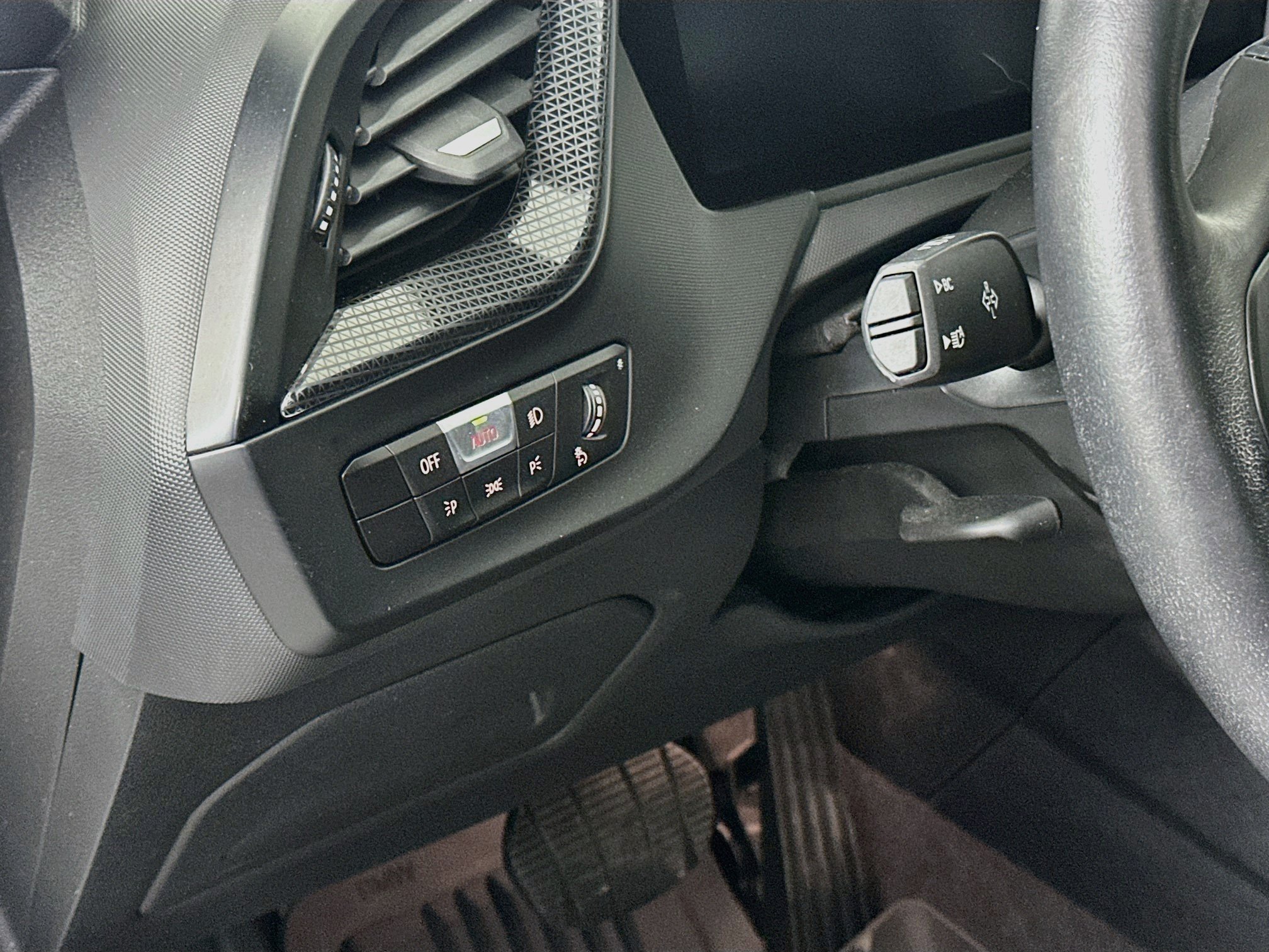 Used 2022 BMW 228i Gran Coupe w/ Convenience Package FWD image 17