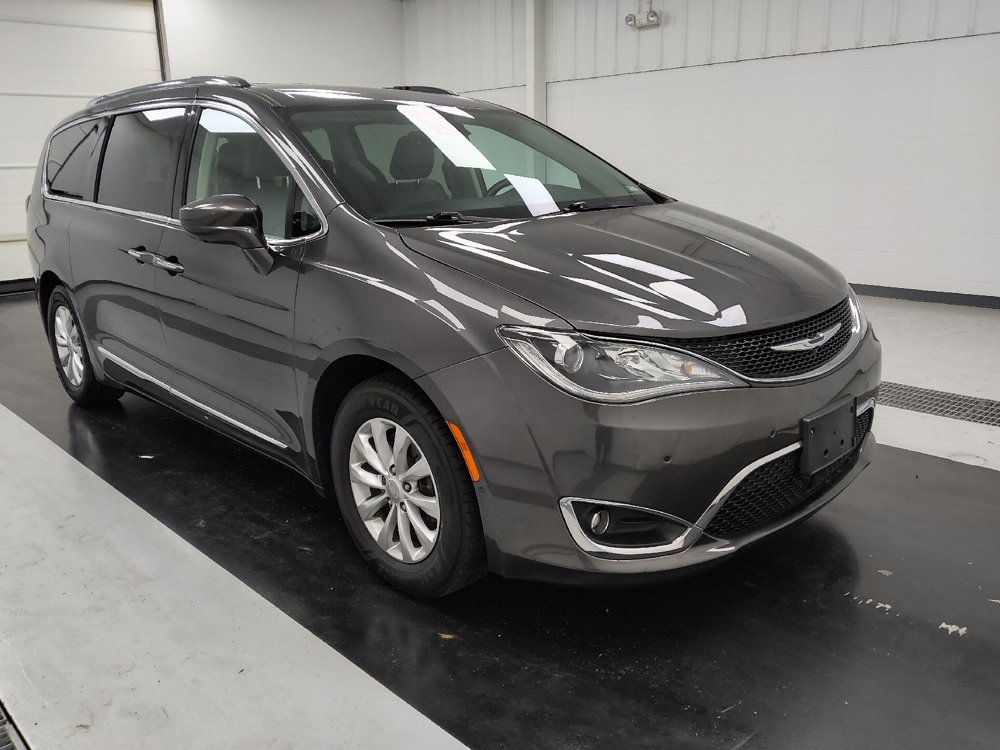 Used 2018 Chrysler Pacifica Touring-L Plus w/ Advanced Safetytec Group FWD image 13