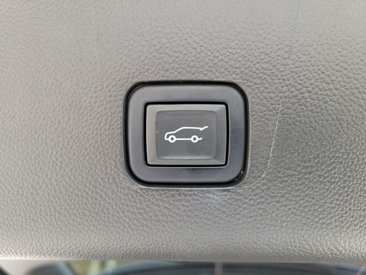 Used 2021 Chevrolet Traverse Premier w/ Redline Edition AWD/4WD image 9
