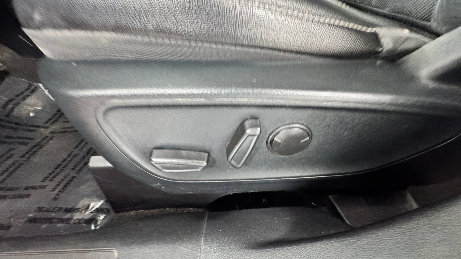 Used 2020 Ford Escape Titanium AWD/4WD image 11