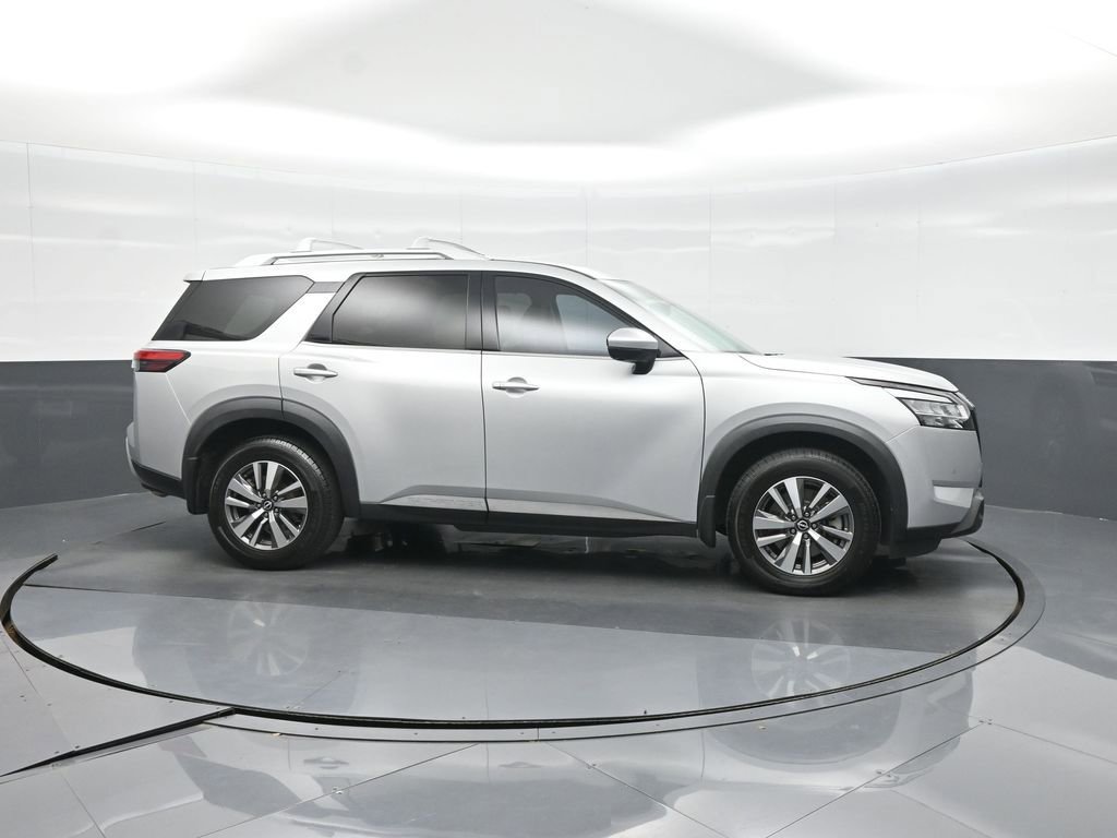 Used 2022 Nissan Pathfinder SL w/ Lighting Package (N92) image 9