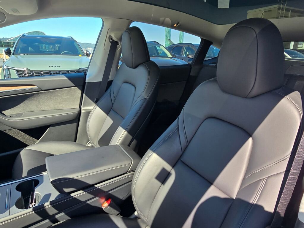 Used 2024 Tesla Model Y Performance AWD/4WD image 21