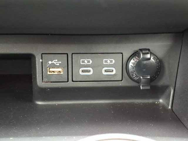 Used 2023 Toyota Highlander XLE FWD image 8