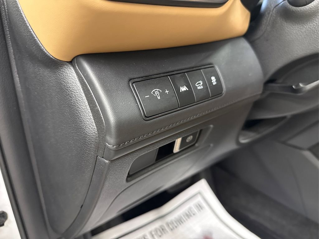 Used 2023 Hyundai Santa Fe Calligraphy image 40